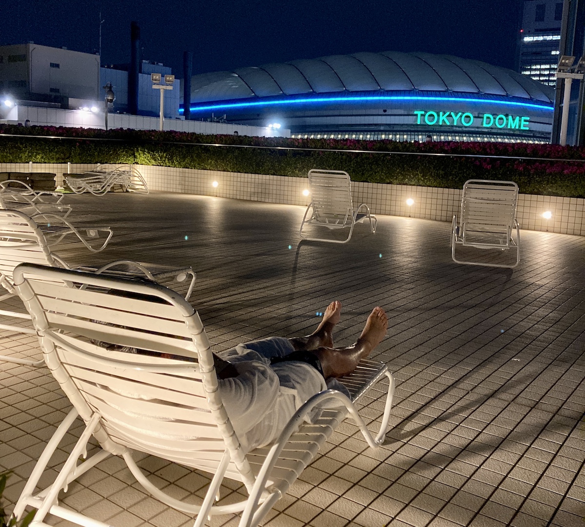 東京ドームホテルにプールサイドサウナ Poona がオープン 水上ハンモックで揺られた後に東京ドームを眺めながら外気浴できるって天国かよ ロケットニュース24