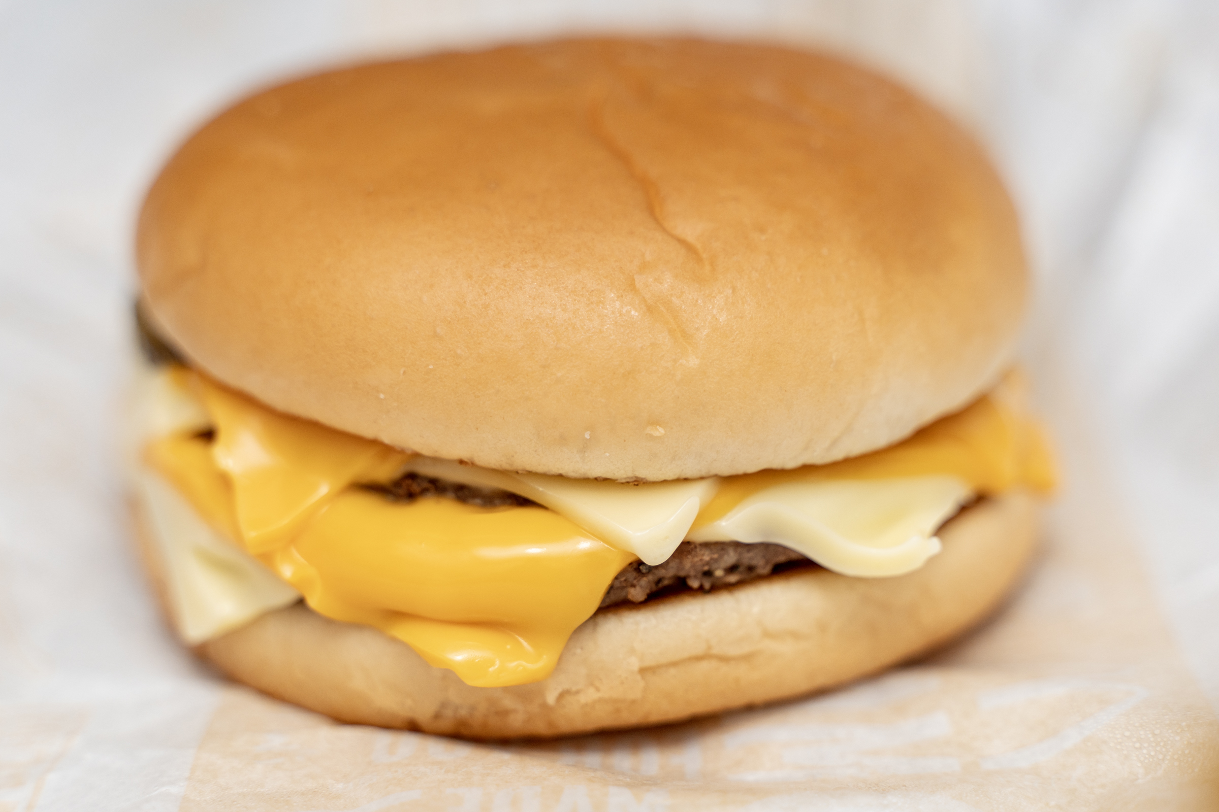 マックのIQ低そうな限定メニュー「チーズチーズダブルチーズバーガー