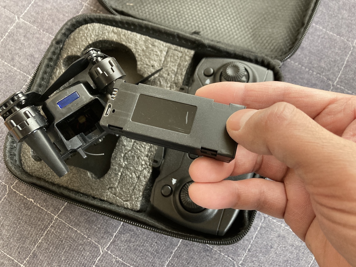 Amazon低評価検証】5240円のドローンと「DJI Mavic Mini」を比べてみた 