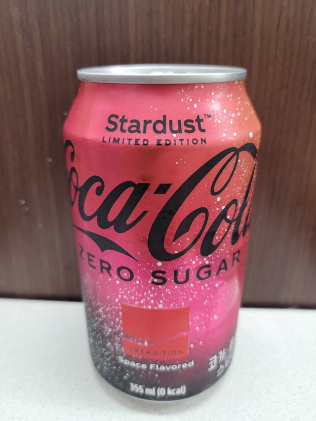 【謎の新味】コカ・コーラが牛乳入りの「宇宙味」を発売したので飲んでみた / 韓国とアメリカで期間限定販売