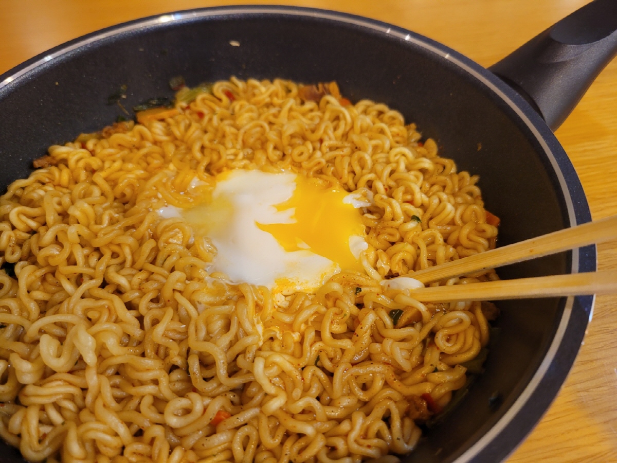 汁なしラーメン フライパン