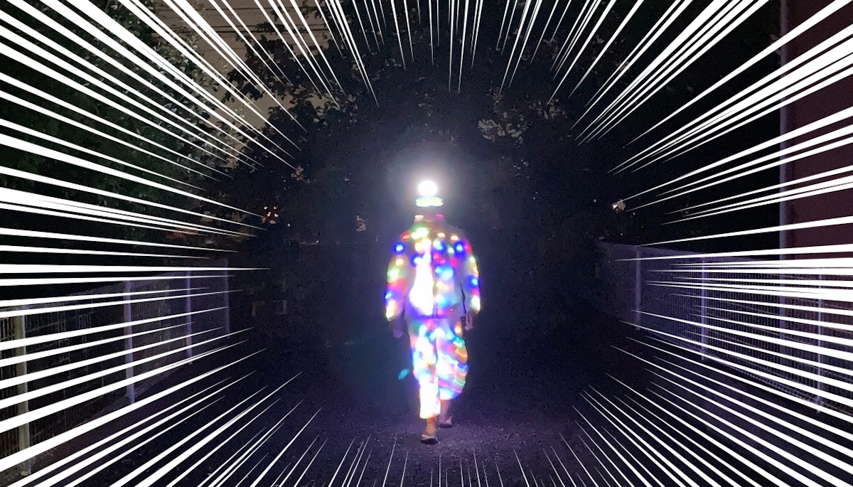 発光】中国通販サイトで買ったコスチュームが光り輝きまくってビビった