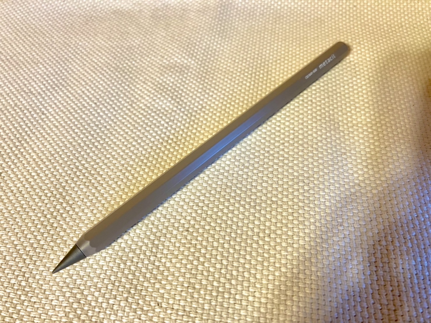 金属でできた鉛筆「メタシル」を使ってA4の紙いっぱいに絵を描いてみ