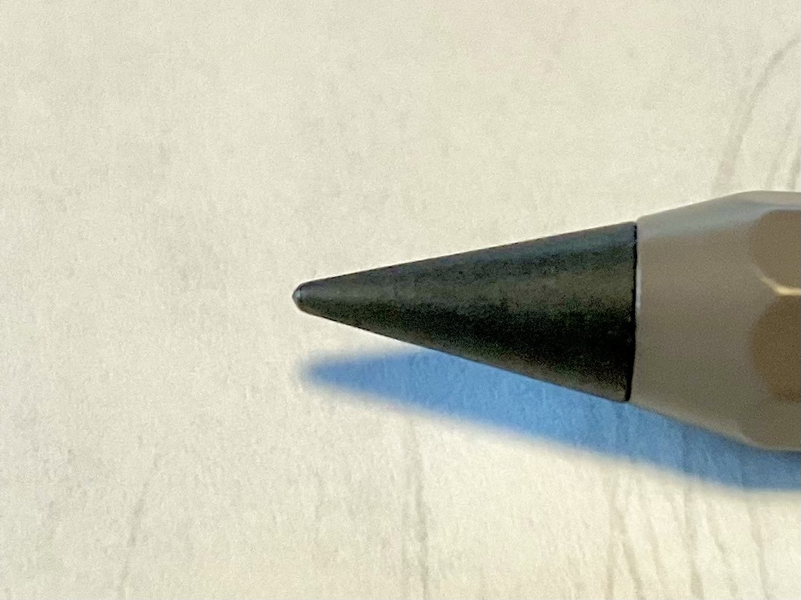 金属でできた鉛筆「メタシル」を使ってA4の紙いっぱいに絵を描いてみ