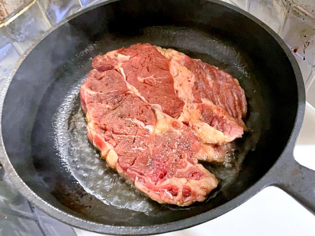 “世界で一番お肉がおいしく焼ける” という「おもいのフライパン」でステーキを焼いてみた結果…