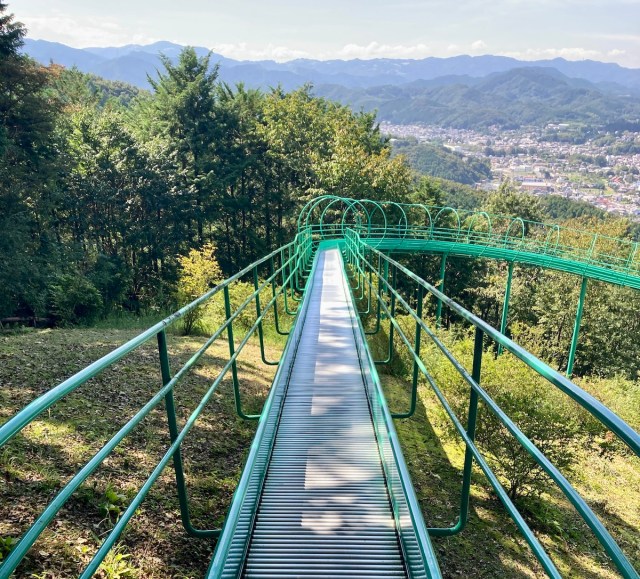 埼玉県最大級の「ローラーすべり台（203m）」があまりにも激しくて笑った / 小川町「仙元山見晴らしの丘公園」