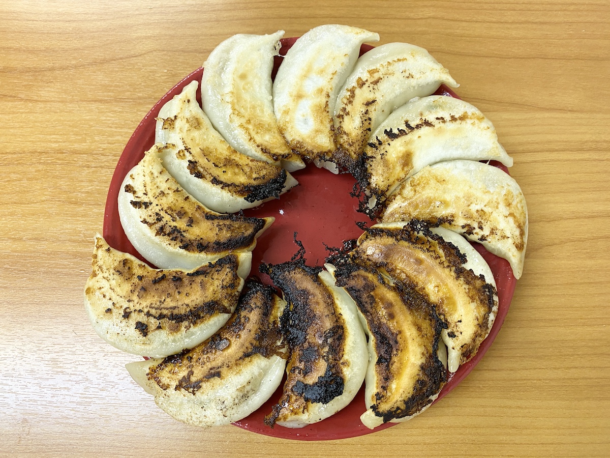 1日に1000個売れたのも納得！ 茨城の町中華「まるもん餃子」は濃い