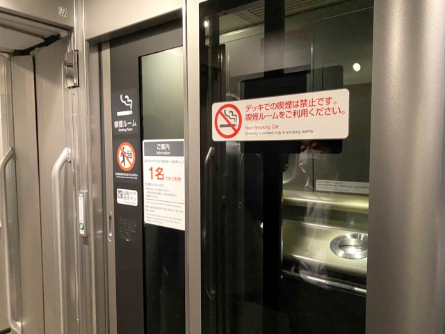 【ブチギレ】1人しか入れない「新幹線の喫煙所に立てこもるヤツ」はマジでどうかしてる / 最大の原因は…