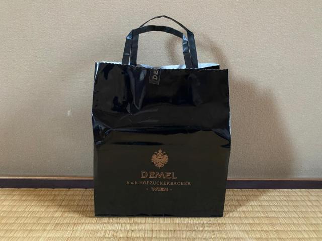 【福袋2023】デメルのラッキーバッグはお得さは少ないものの、格調高いパッケージにドキュン！