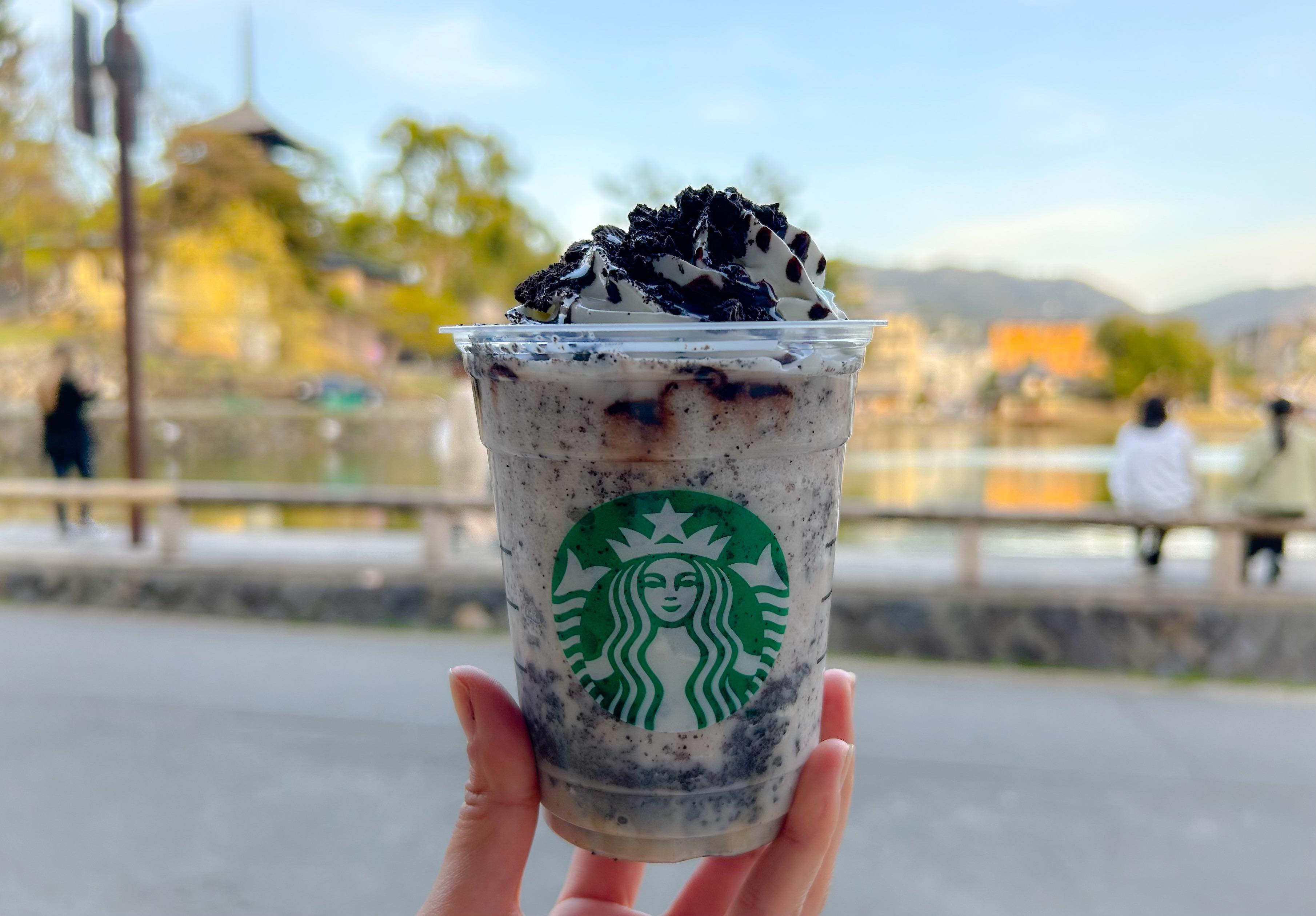 スタバの『スヌーピー バニラ クリーム フラペチーノ with クラッシュ