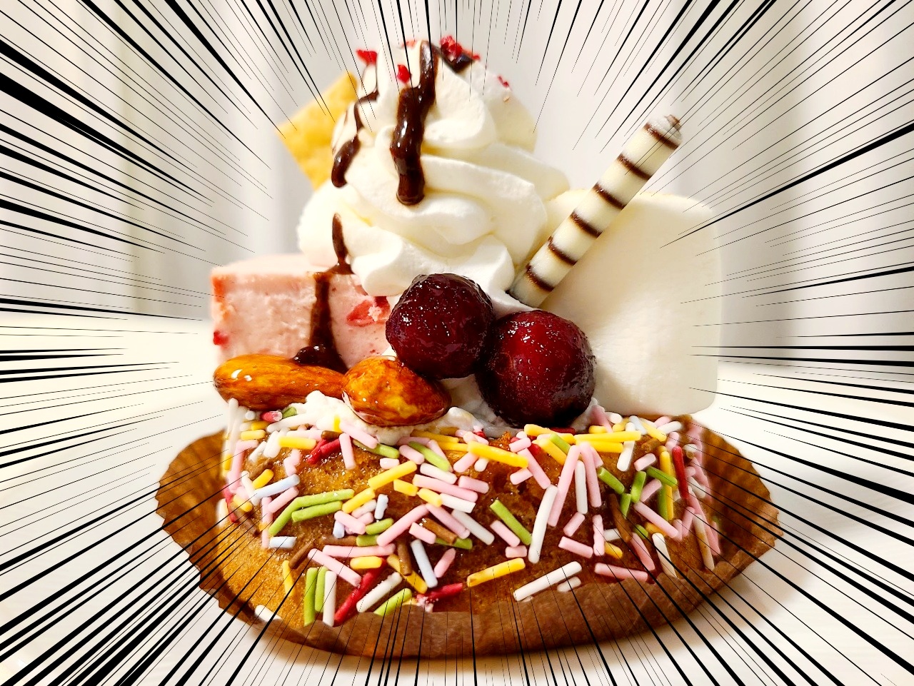 スタバ新作「ミックスパフェケーキ」のインパクトがすごい！ ……で