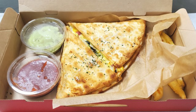【ピザハット】2種のディップソースで食べる新商品「Hut Melts（ハットメルツ）」を “ピザ飽き性” が食べてみた