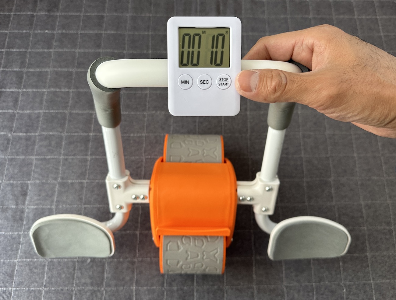 【美品】腹筋ローラー、アームレスト、肘置きパット付 Amazon低評価検証】新型ひじ支え型腹筋ローラーを使ってみた / 口コミ