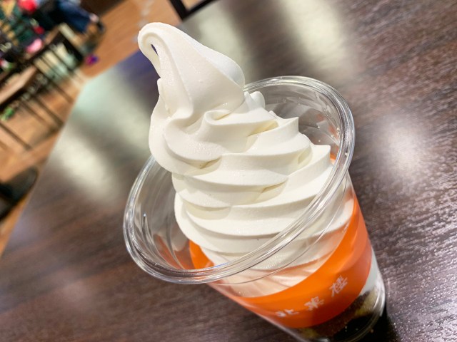 【最強ソフト】北菓楼本社がある北海道砂川の「SAでしか販売されていないソフトクリーム」が激ウマ！ 濃厚なミルキーさだけじゃなく……