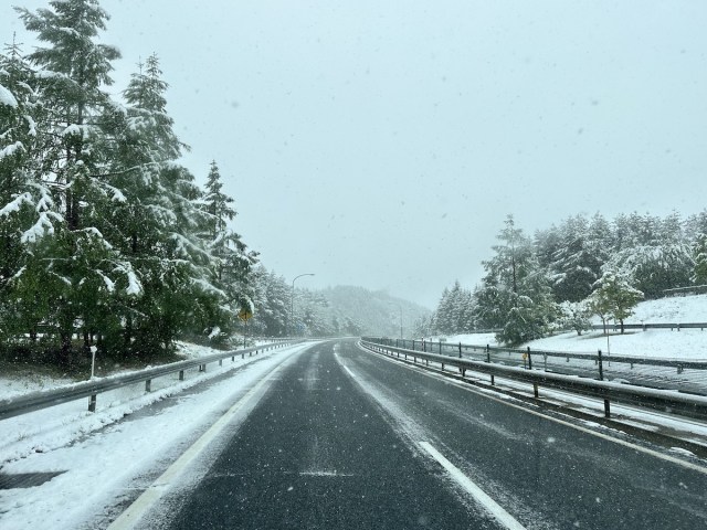 【注意喚起】これが雪国の本気！ GWの高速道で雪に出くわした恐怖実話