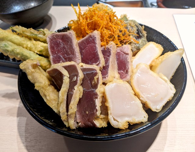 【世界初】外はサックリ！ 中は生の「海鮮レア天丼」を食べてみた！ 東京・銀座『三よし』
