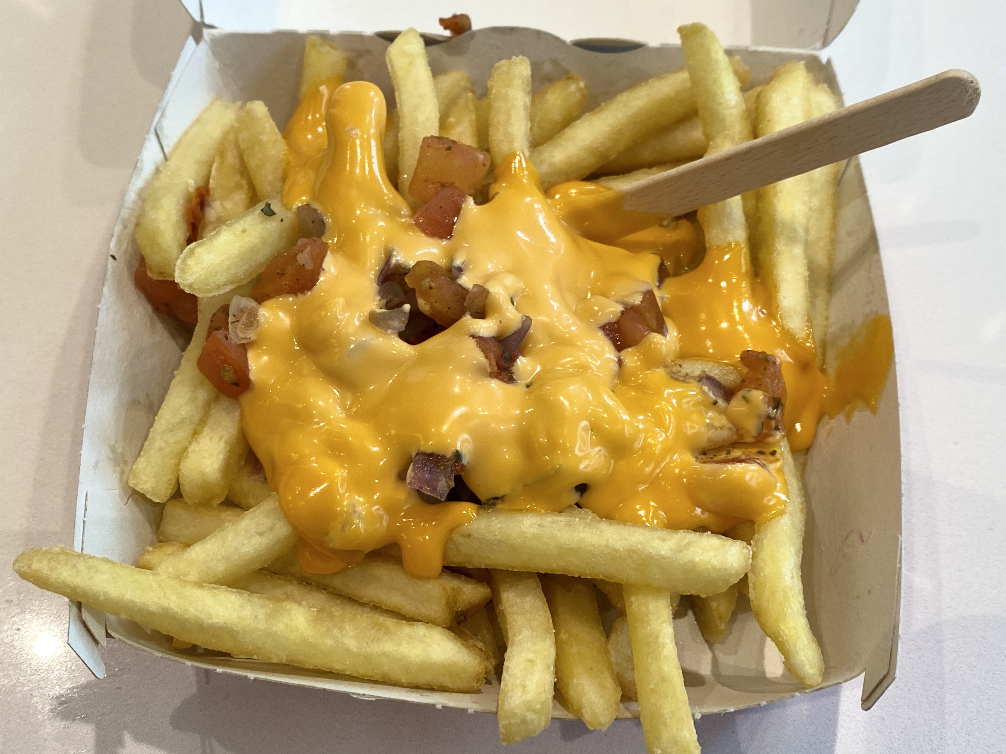 世界のマック】フライドポテト発祥地だったりチーズバーガー天国だっ