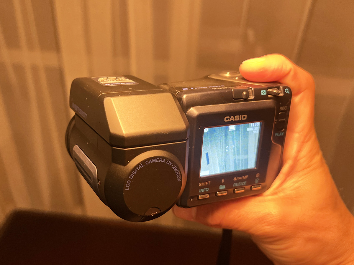 CASIO最高級デジタルカメラEX-100Fコジマビックカメラの長期保証5年間 