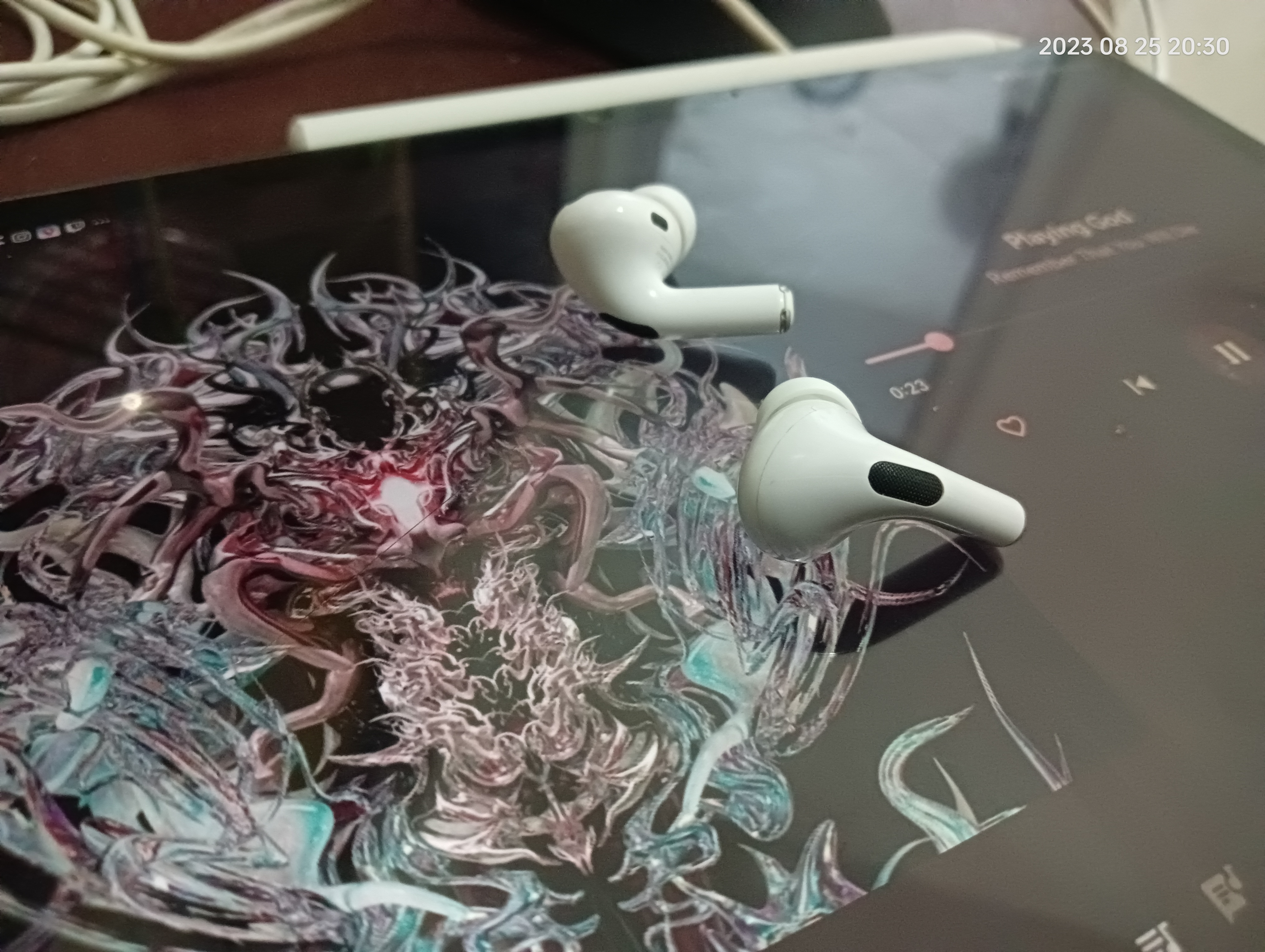 偽】Airpods Proが異常な価格で売られていたので買ってみた → これはこれで… | ロケットニュース24