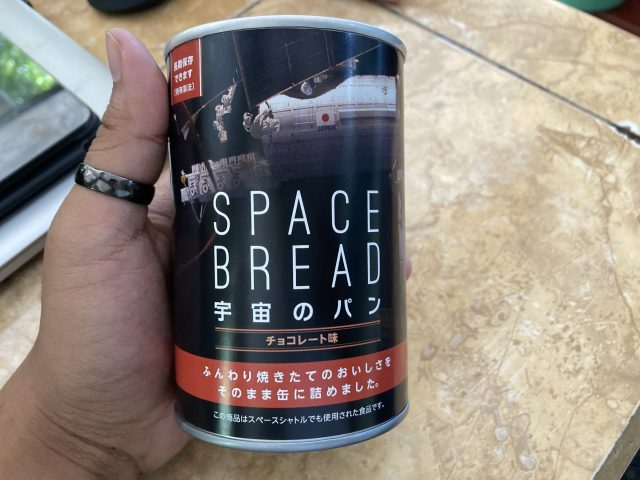 スペースシャトルで食べられる「宇宙のパン」を実際に食べてみた → 普通に凄い？