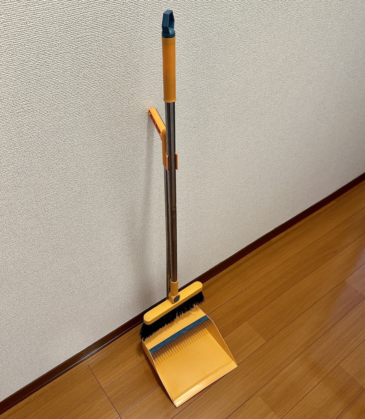 AliExpressの注目商品「ほうき・チリトリのセット」が面白い！ ほうき