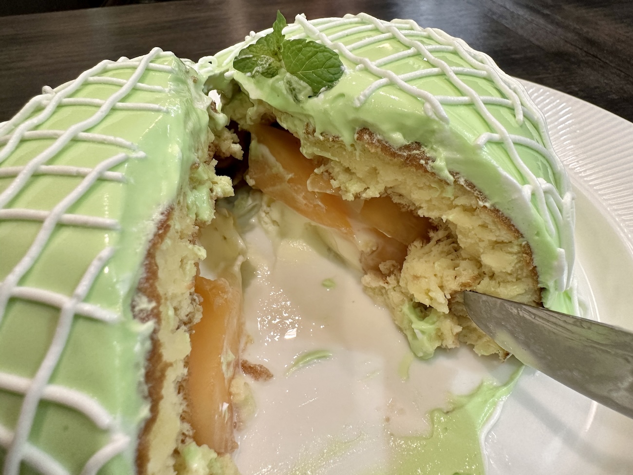 あまりにもメロン過ぎる「メロンパンケーキ」を食べてきた / 駅