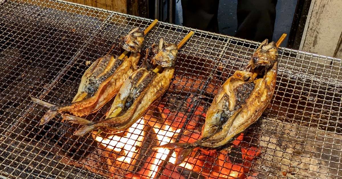 【コメダもビックリ】日本海さかな街の「はまやき安兵衛」で焼きたてのサバの『小』を頼んだら、スゲエのが出てきた！の画像