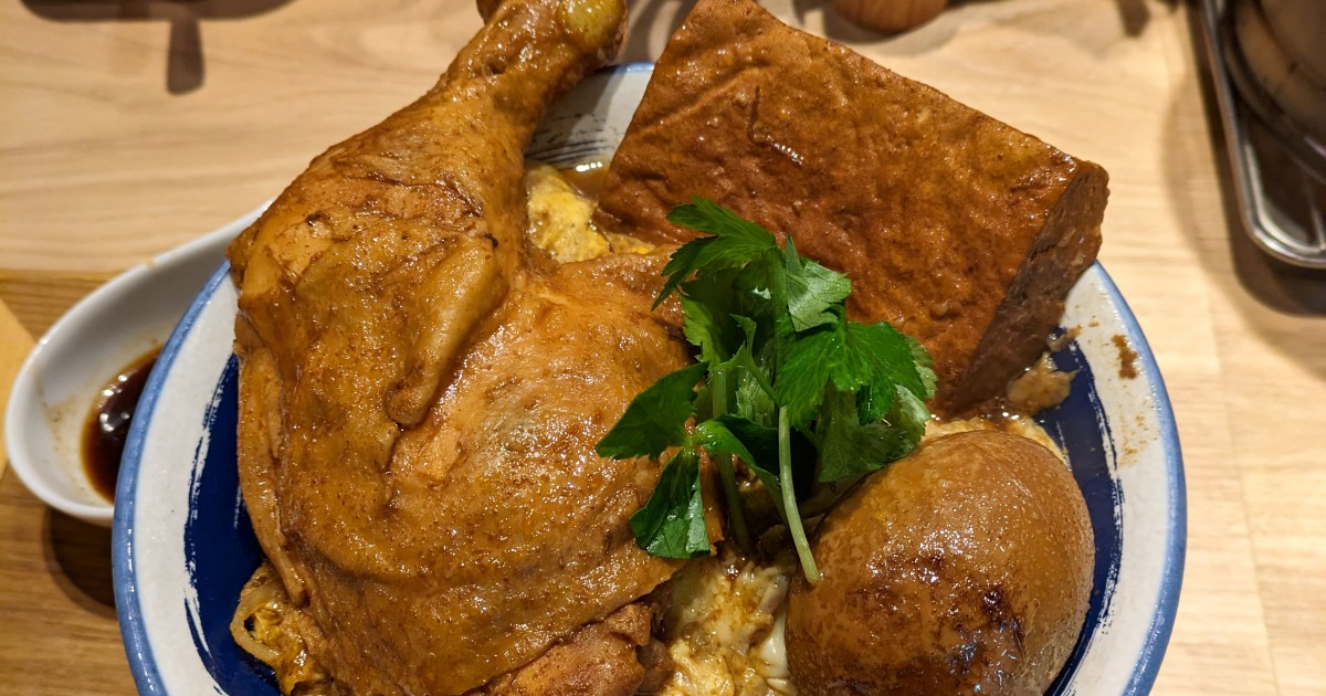 『肉めし岡もと』初の鶏肉メニュー「親子丼」がぶっ飛んでる！ 日によっては品切れになるお店もの画像