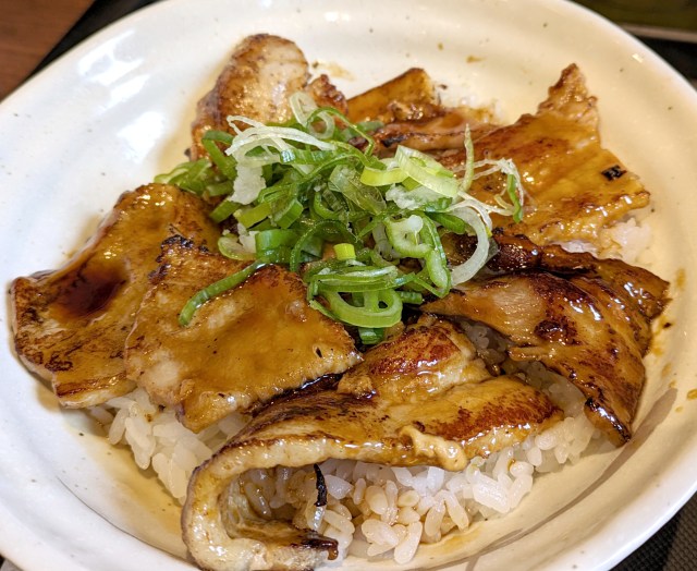 松屋の店舗限定メニュー「炙り十勝豚丼」は、良い意味で豚肉いらないかもしれない / その理由について