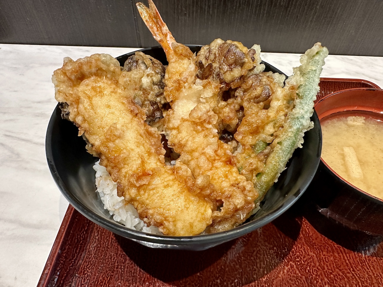 てんや】高速道路のSA限定「舞茸海老いか天丼」が最高にウマい！「天丼