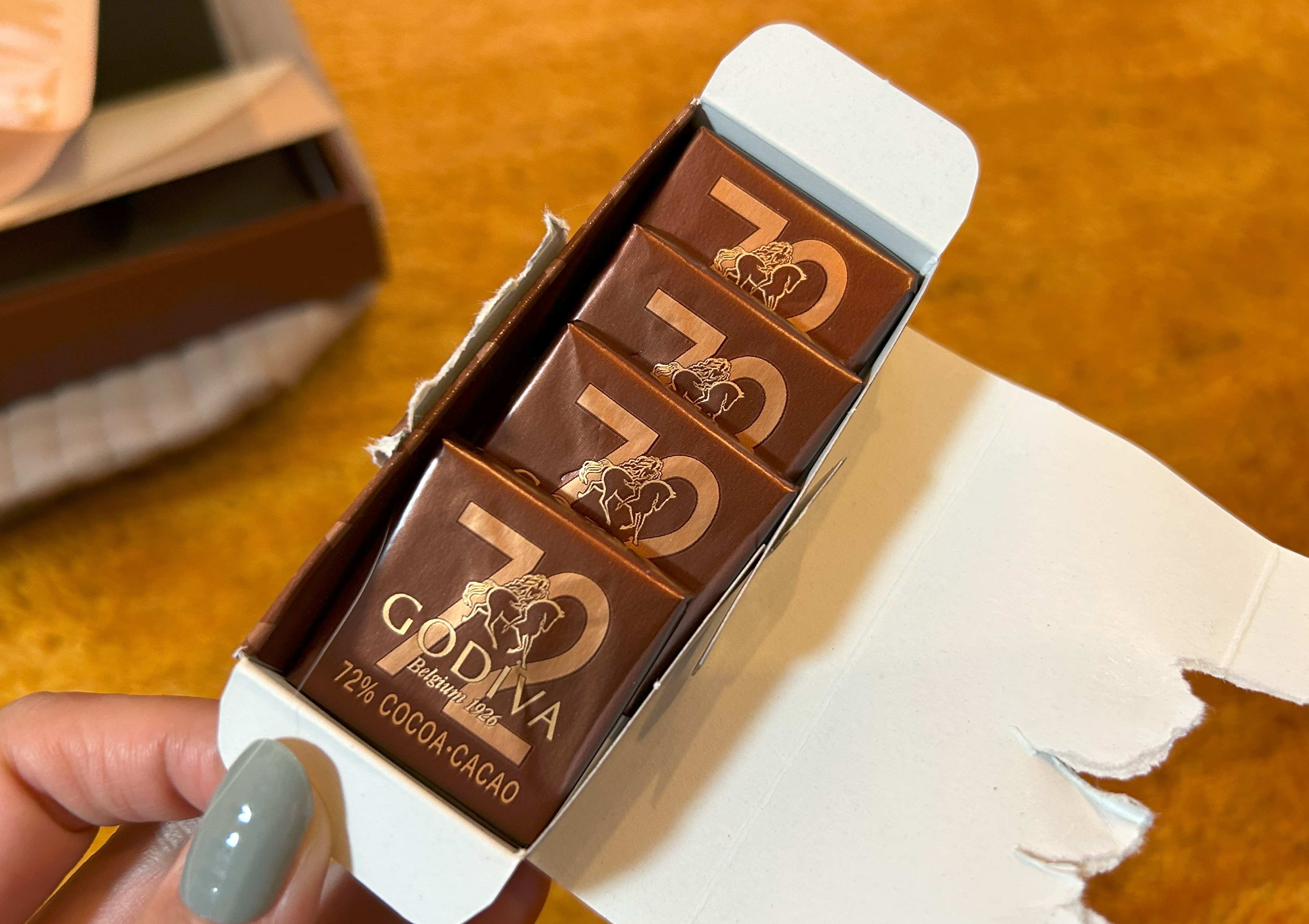 店頭購入した『GODIVA（ゴディバ）』の「2024 ニューイヤー ハッピー