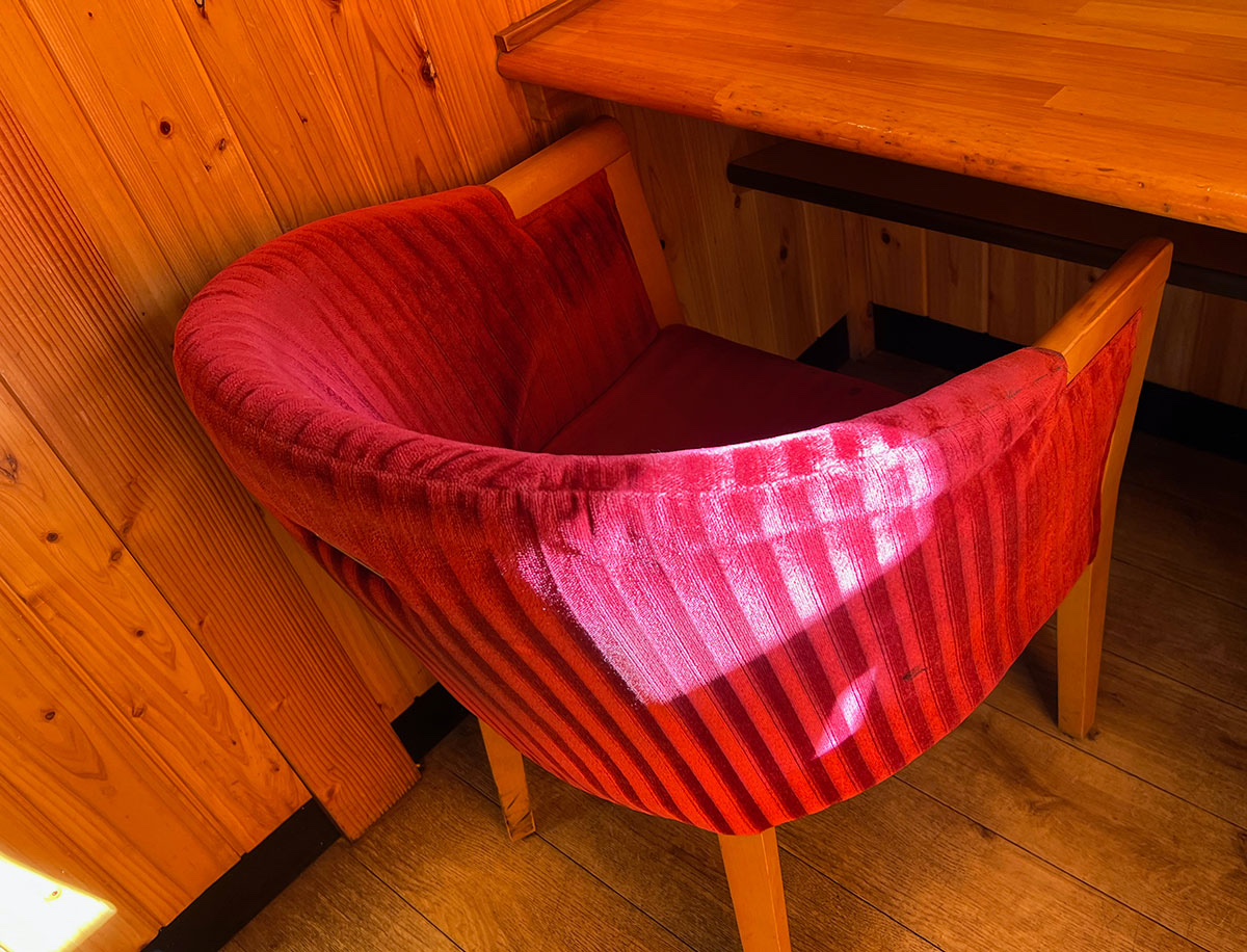 コメダ珈琲　赤い椅子　クッション　トートバック ソファ柄ビッグトート – コメダ珈琲店 公式オンラインショップ