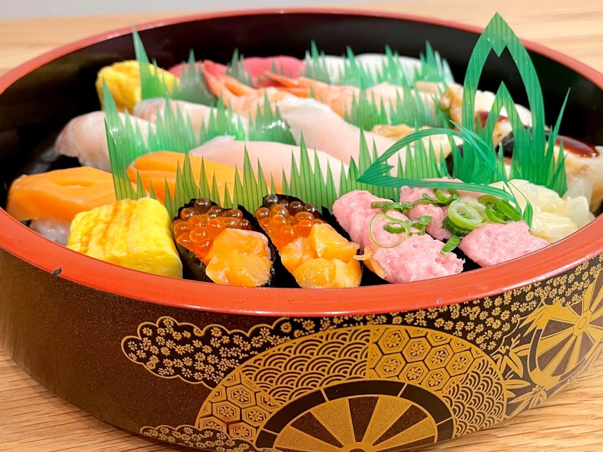 いまさら衝撃】初めて自腹で「出前の寿司」を頼んだら貴族の食事すぎて