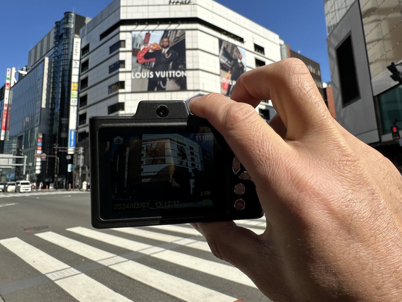 平成レトロ】女子高生の間で親世代のデジカメが流行っているらしい