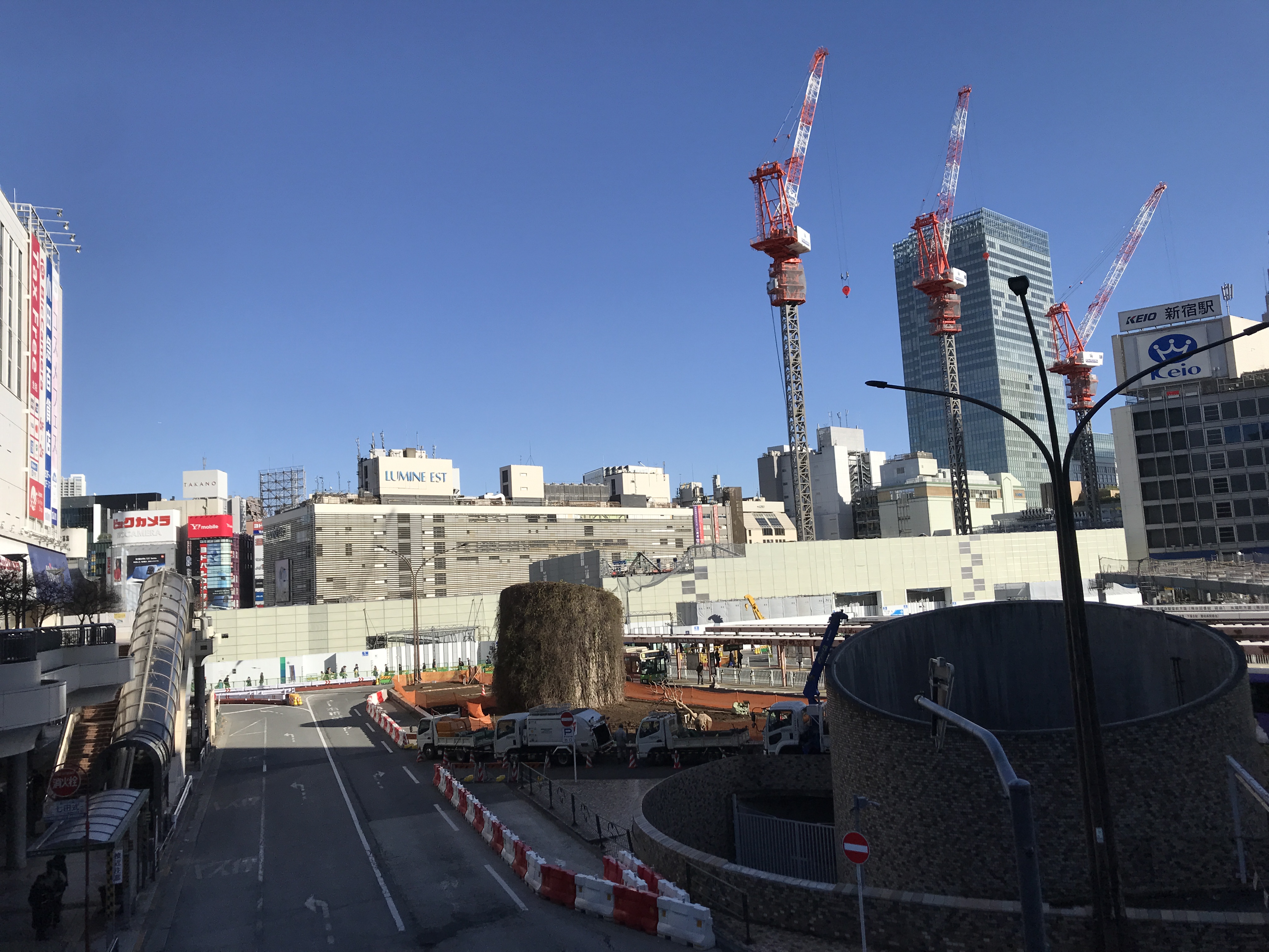 【比較画像あり】新宿西口からついに小田急百貨店が解体されて風景が一変 / 西口ダンジョンがますます複雑に…