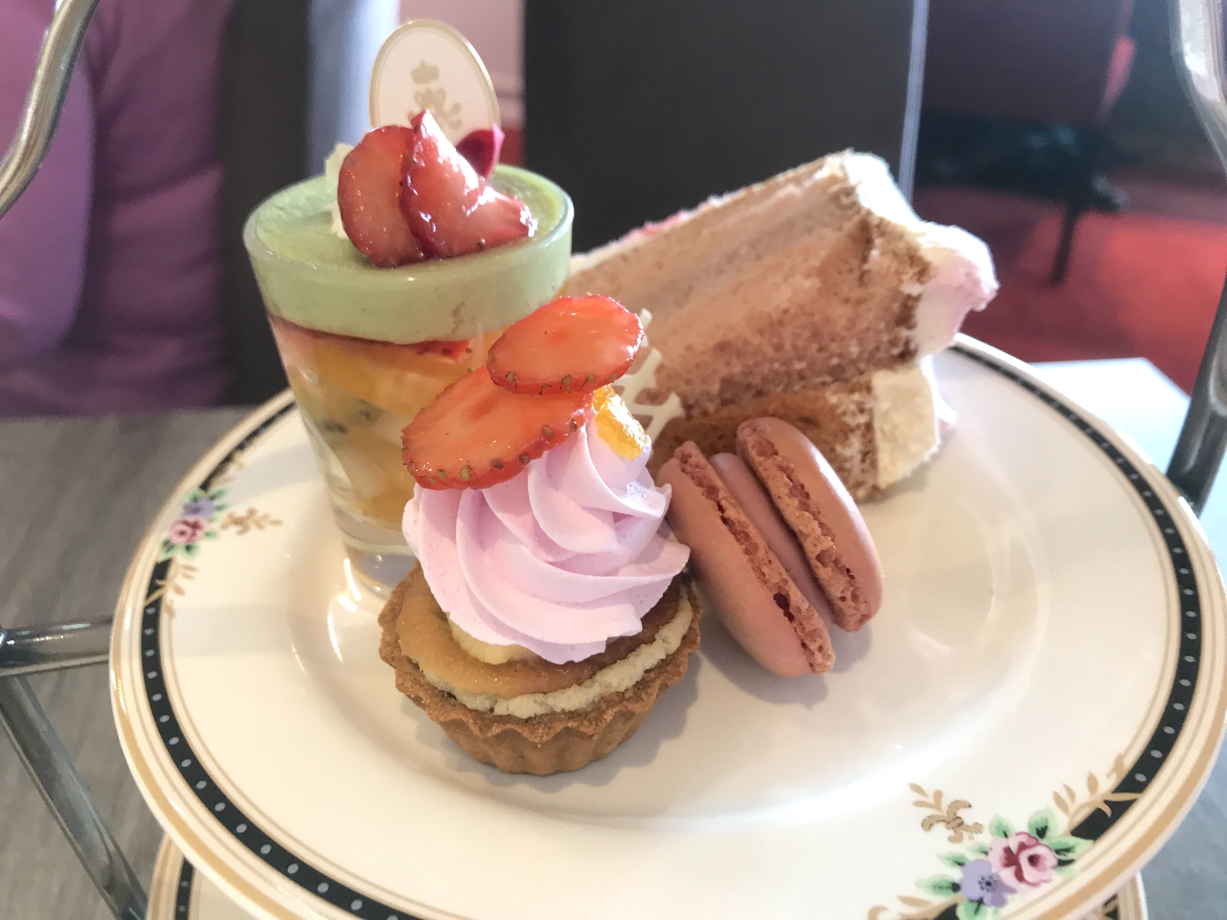 ヌン活】「パンが無ければケーキを食べればいいじゃない」2000円台で