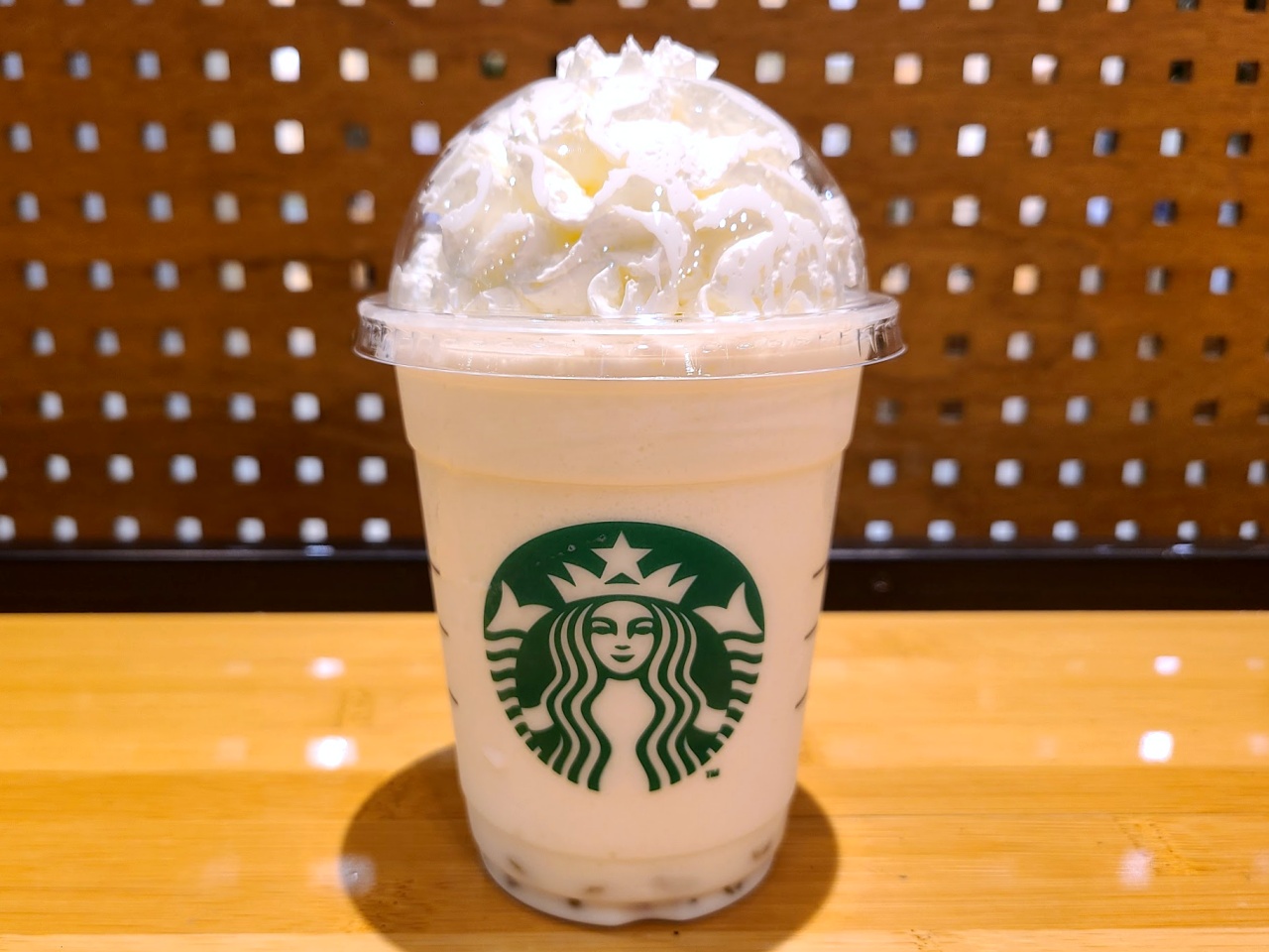 【スタバ】SNSで今話題の「雪見だいふくカスタム」は本物にかなり近い味！ 今の時期だけ楽しめる特別なフラペチーノ
