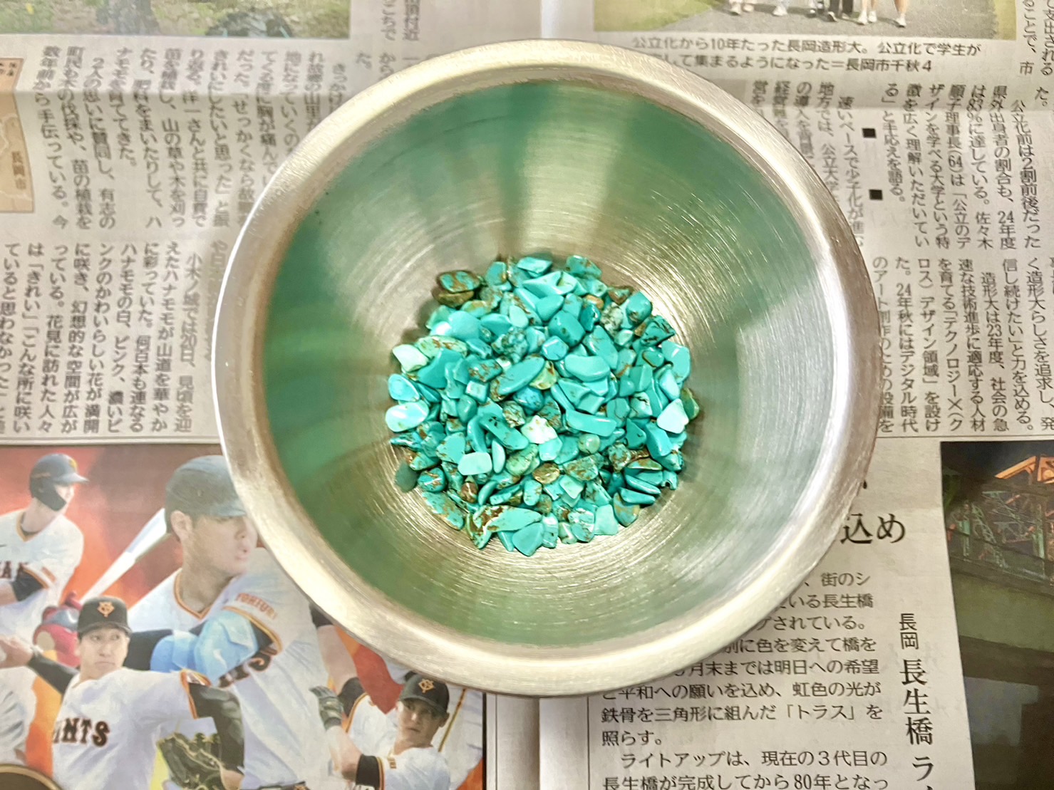 石から手作りした絵の具で絵を描いてみたら…なんでそうなった!? って