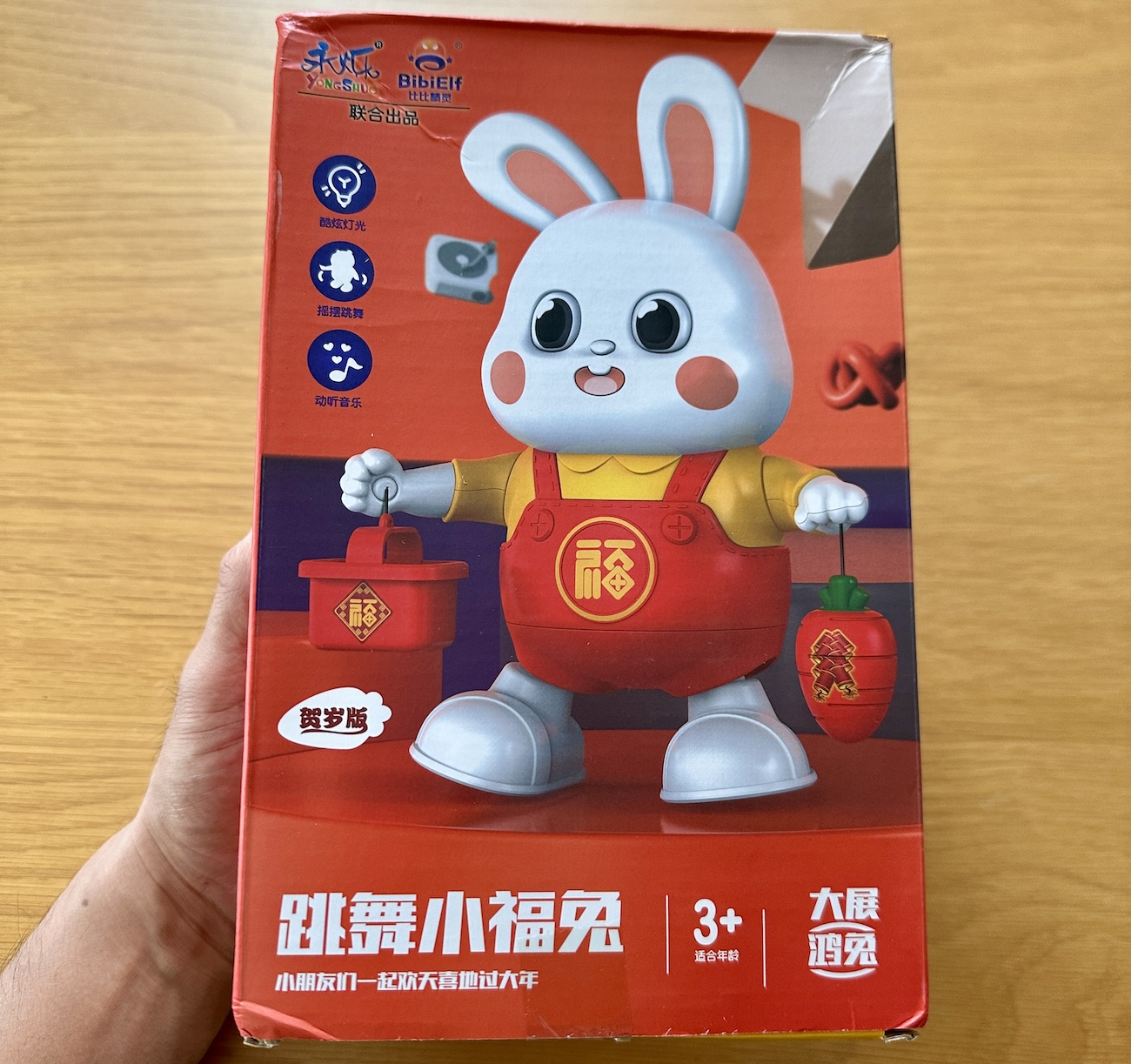 AliExpressで爆売れ】958円の『電気ダンスロボット』がヤバい