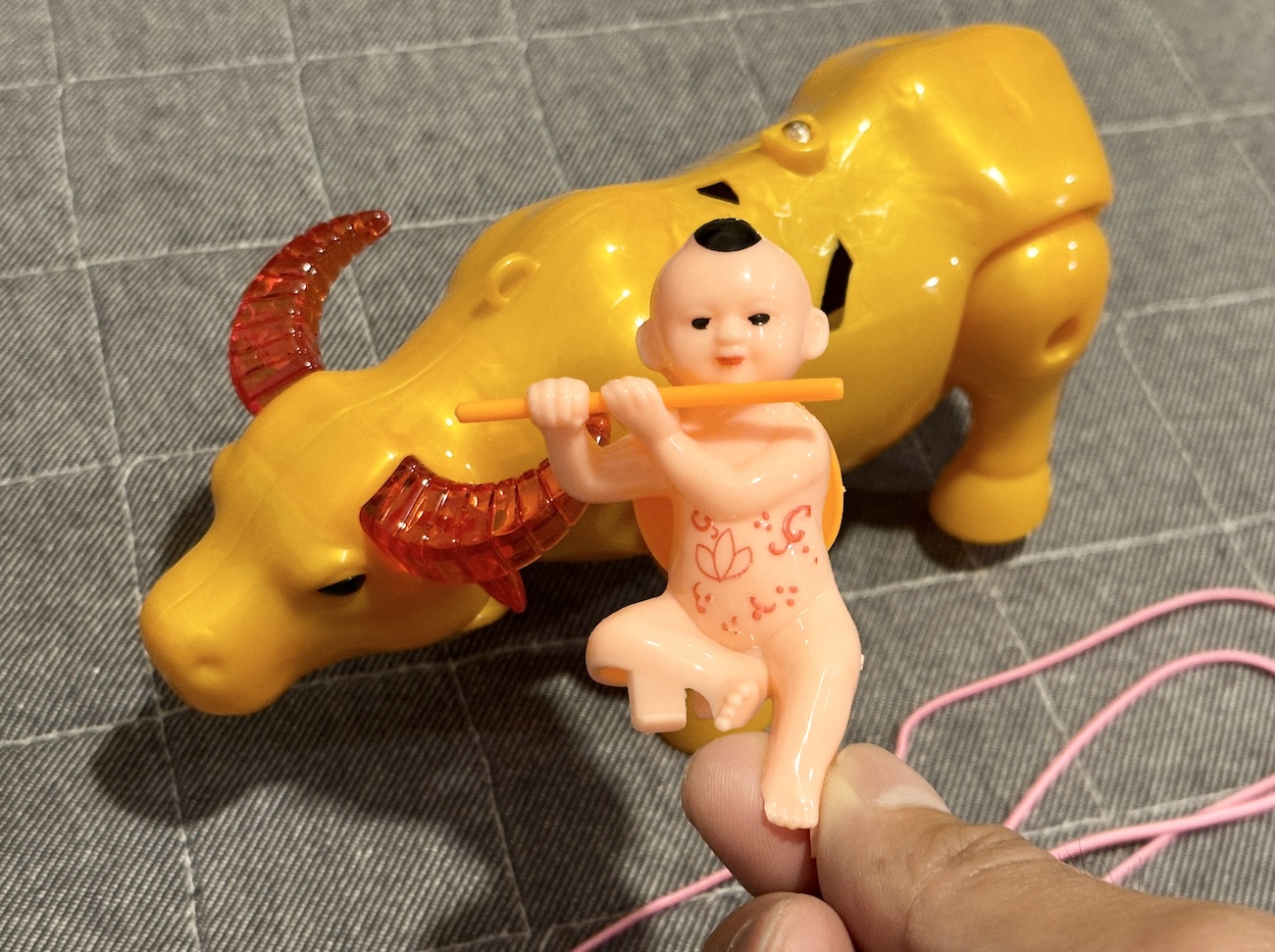 AliExpressの注目商品】「悟りを開いた中国の少年の人形（832円）」が