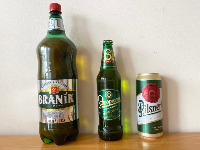【ビールの国】チェコの『2Lペットボトル入りビール』が色々とスゴい！ 切実に日本でも普及してほし〜!!