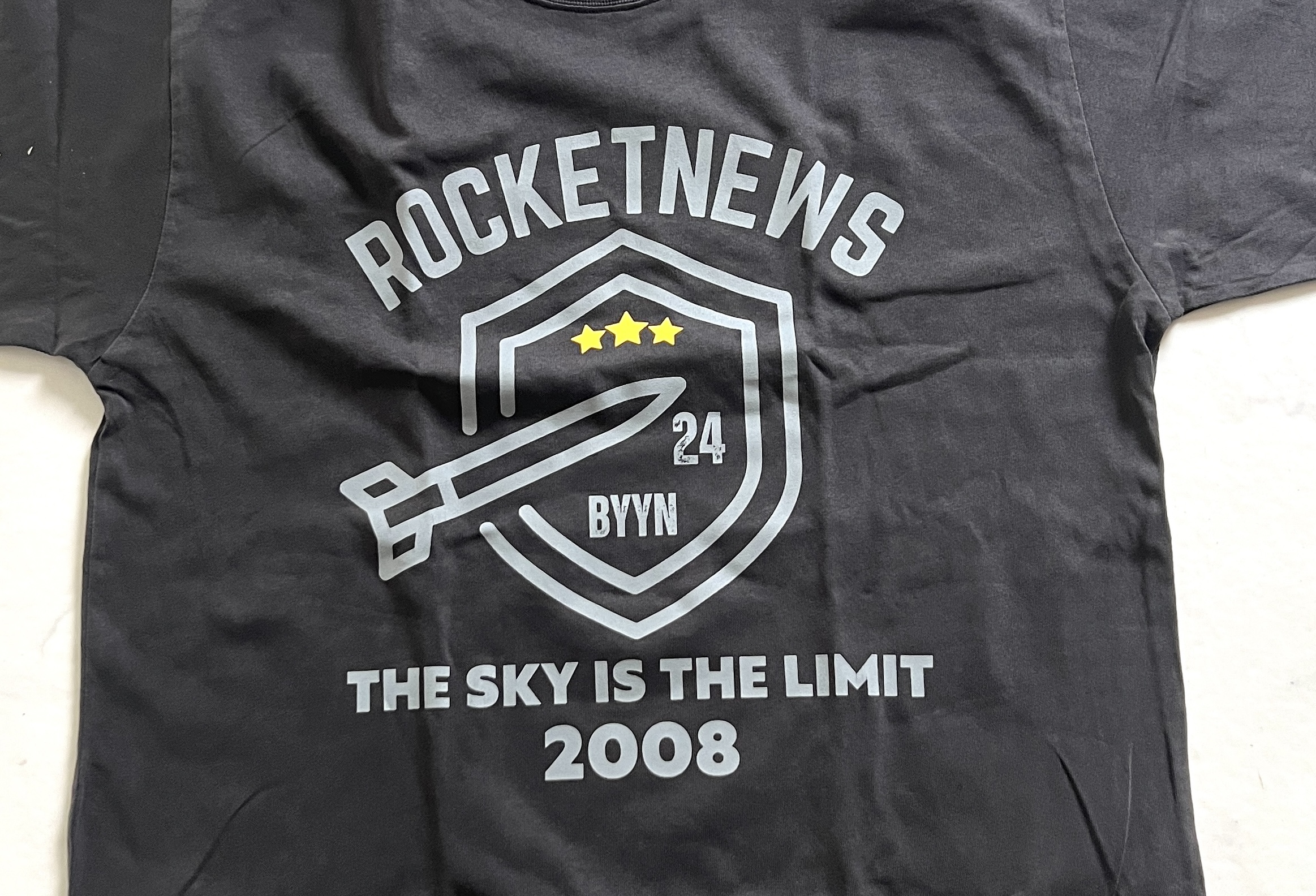 ロケットニュース24公式オリジナルTシャツ』を来て歩いたら声を掛け 