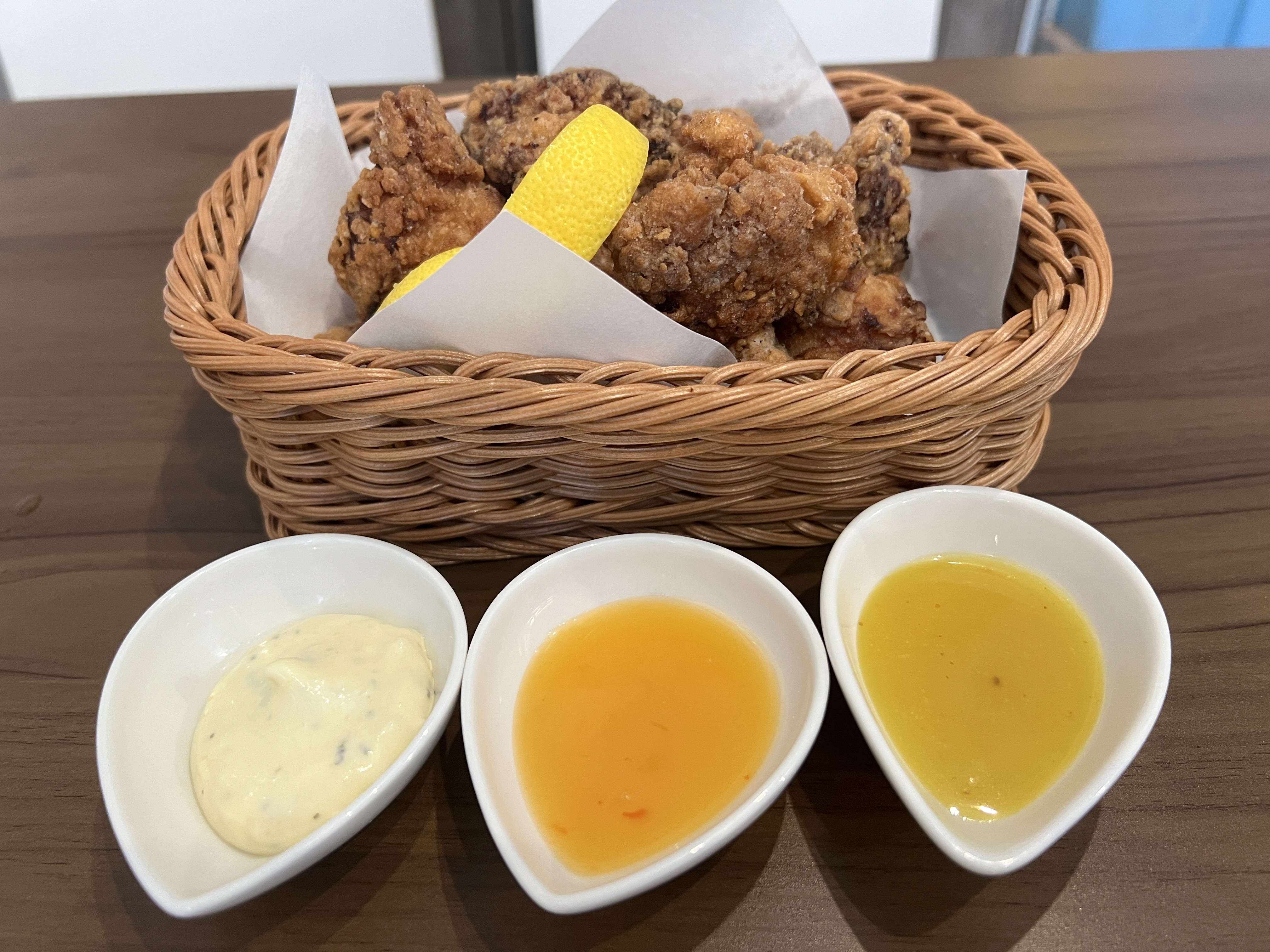 神コスパ】税込1650円でハワイの唐揚げ「モチコチキン」が60分食べ放題