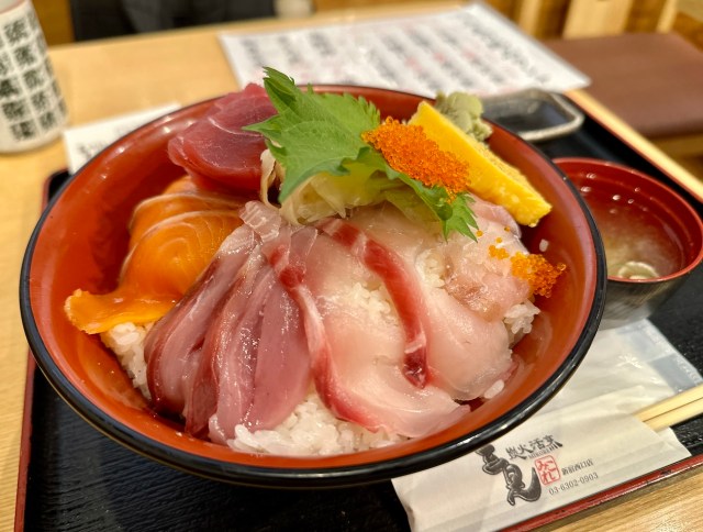 【新宿ランチ】新宿駅南口から徒歩約5分「三是の大海鮮丼」で満腹！ コスパ最高ランチでプチ贅沢！