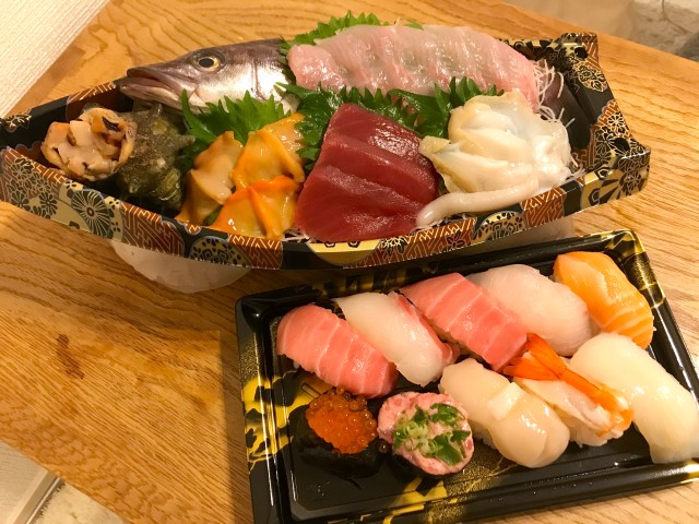 コストコ並の列ができる鮮魚スーパー！ 「角上魚類」に閉店間際に行って刺身と寿司を買ってみたら…