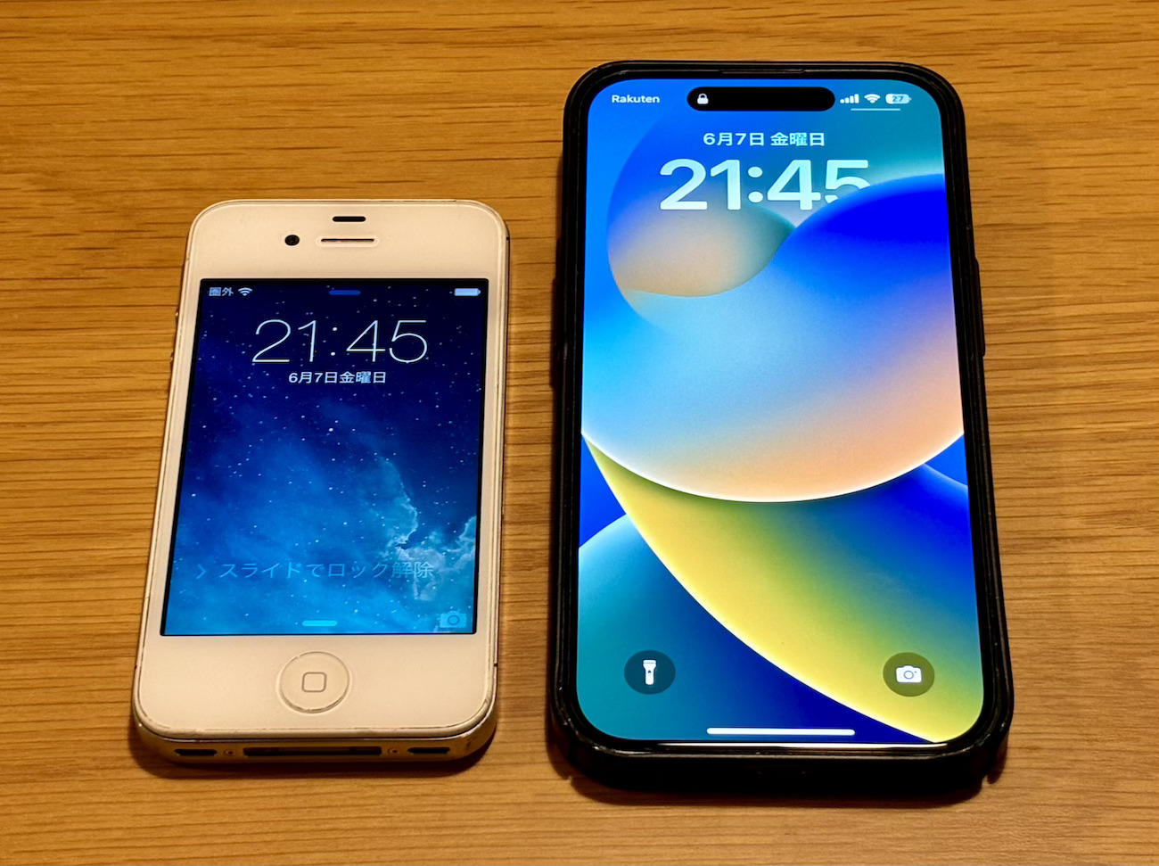【超美品】iphone4s 8GB SIMフリー　希少　レトロ　カメラ 古いiPhoneでの写真撮影が大ブームだと…？ メルカリで2000円で買った