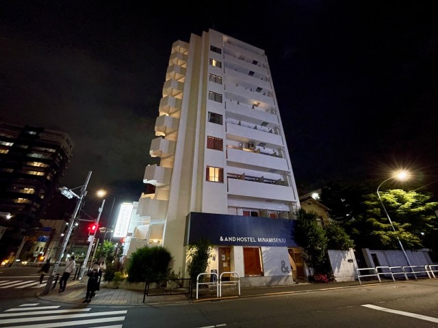 【1泊2493円】東京の安宿街にあるホステルに泊まってみたら…知らない人と2人きりで寝ることになってビビった