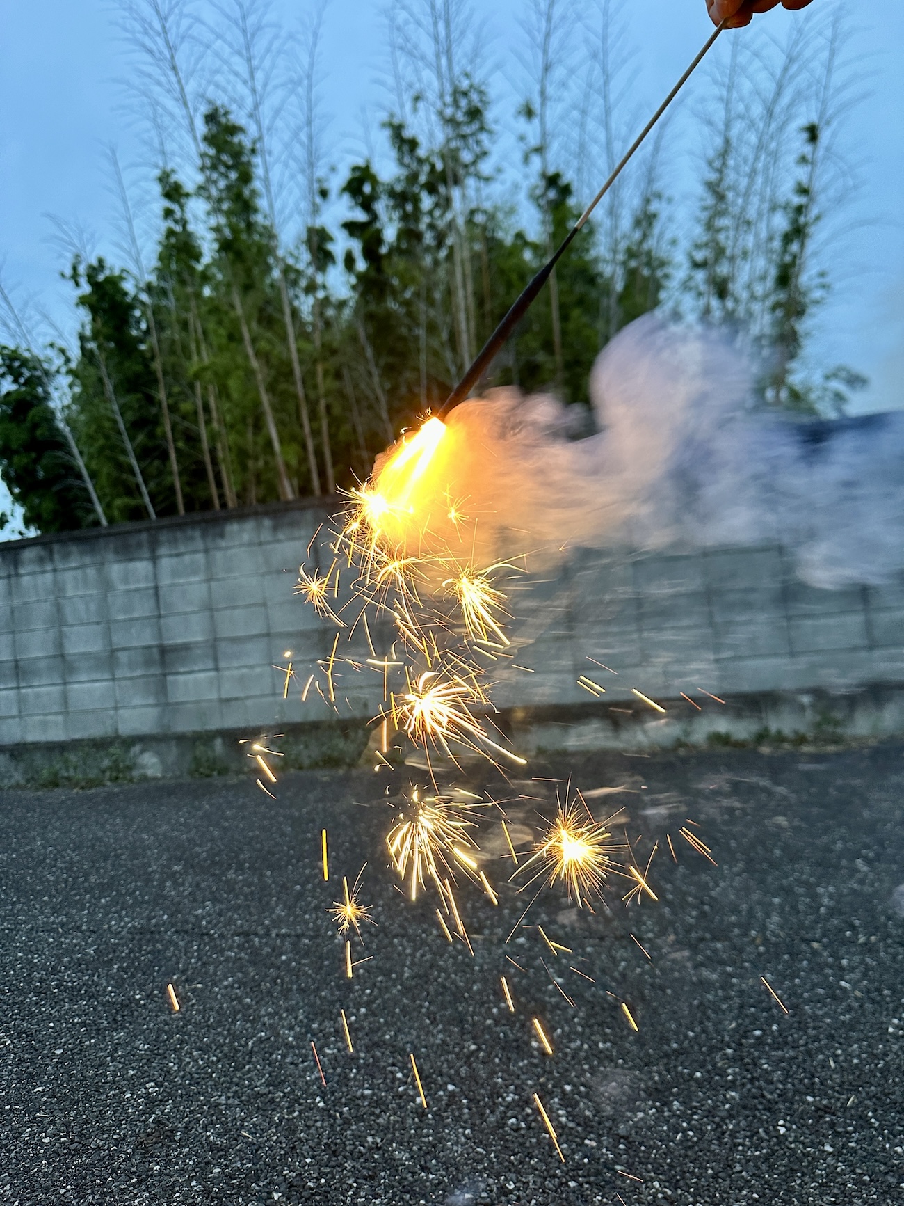 職人技】スーパーのレジ横で発見「日本でつくった極上 匠の線香火花