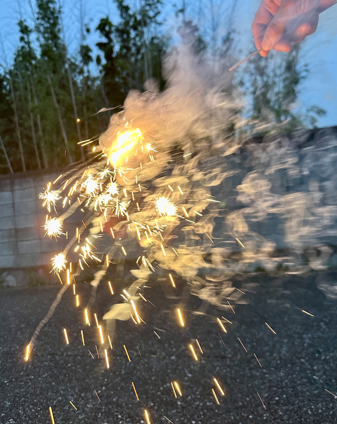 職人技】スーパーのレジ横で発見「日本でつくった極上 匠の線香火花