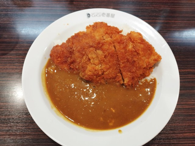 ココイチJR蓮田駅東口店だけで食べられる「わらじカツカレー」が凄い / デカすぎるカツ、特製ダレもガチ特製の味
